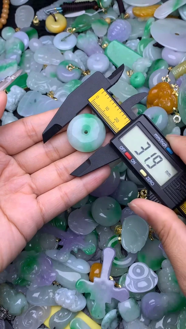 翡翠未镶嵌颈饰天然缅甸翡翠吊坠