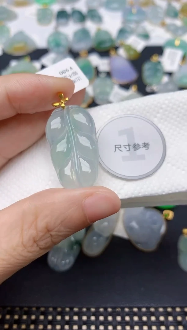 翡翠18K金镶嵌颈饰天然缅甸A货翡翠
