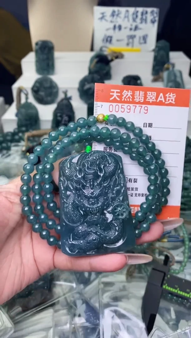 翡翠未镶嵌颈饰