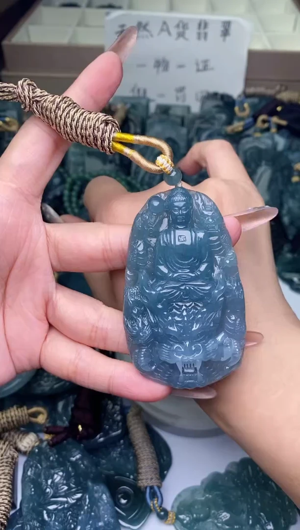 颈饰未镶嵌翡翠