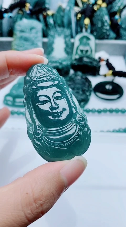 颈饰未镶嵌翡翠