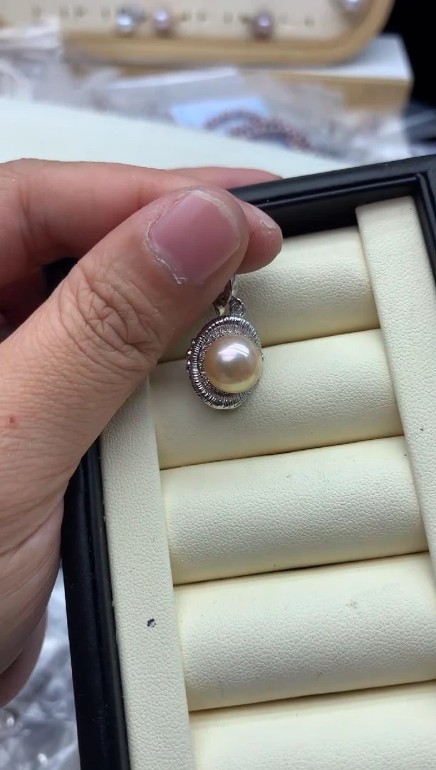 吊坠(不含链)未镶嵌淡水珍珠多样性发其一，非无暇