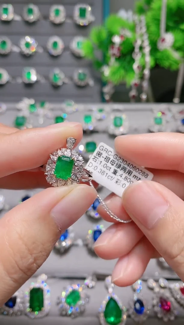 18K金戒指18K金镶嵌祖母绿.