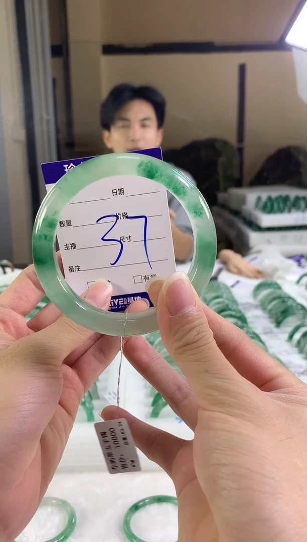 未镶嵌手镯石英质玉（非洲翠）55