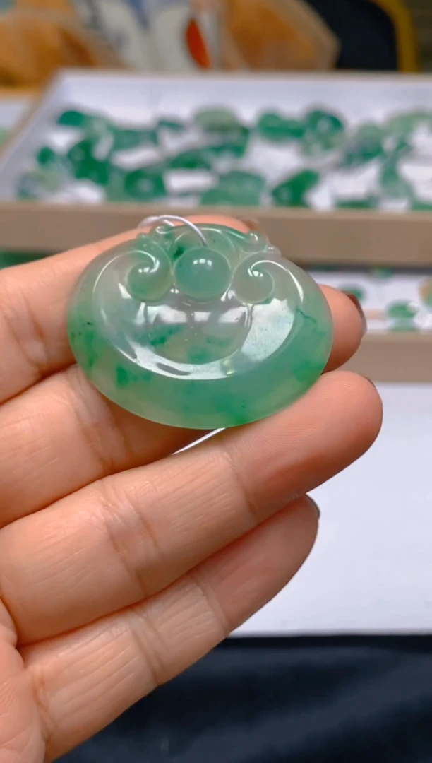 【闪购商品】石英质玉吊坠(赠链)未镶嵌冰美人非洲翠A货，冰种