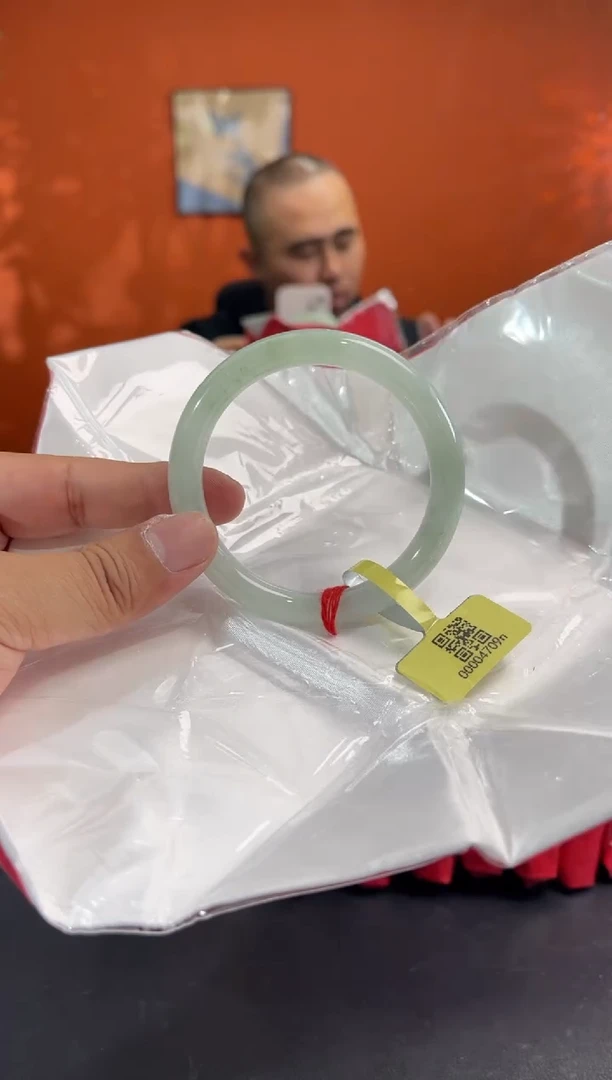 未镶嵌手镯翡翠6        圈口57