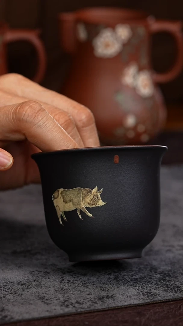 【闪购商品】紫砂茶杯汪小文泥绘 猪 紫泥粉浆