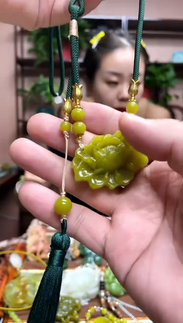 未镶嵌岫玉吊坠多样性发货发其中之一