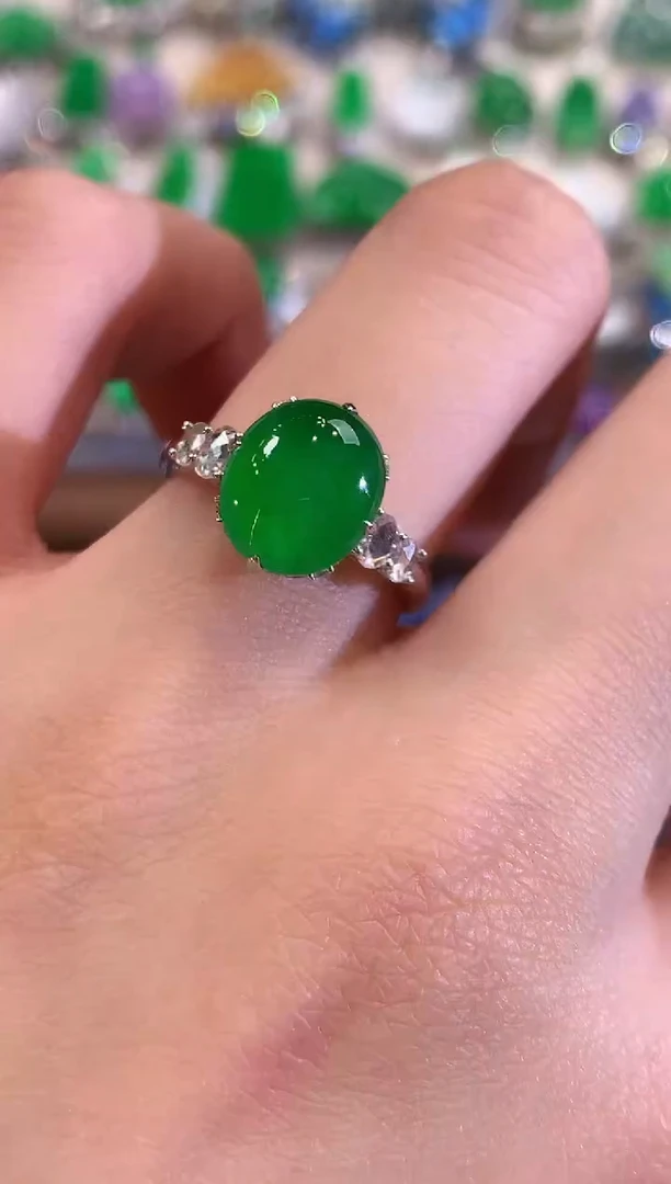 18K金镶嵌戒指翡翠豆**妈a47