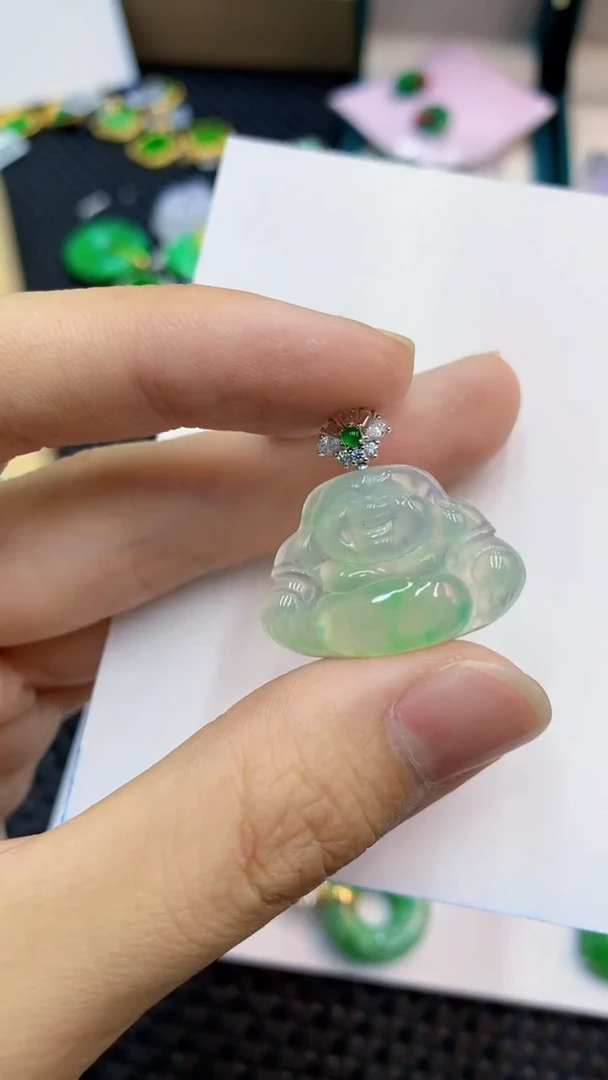 翡翠18K金镶嵌颈饰             1