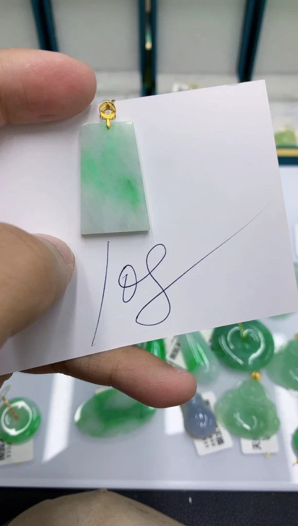 颈饰18K金镶嵌翡翠1111111111