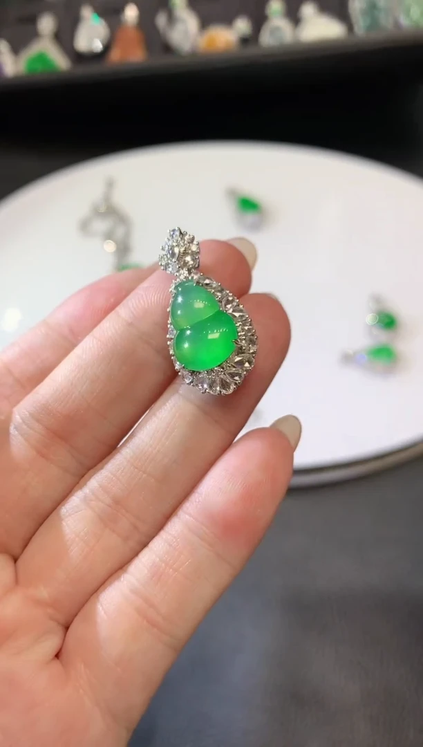 【闪购商品】翡翠吊坠(不含链)18K金镶嵌F80