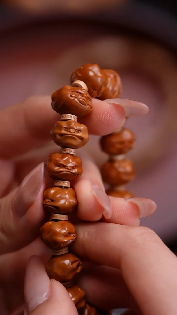 橄榄核手串。****?苏工橄榄核