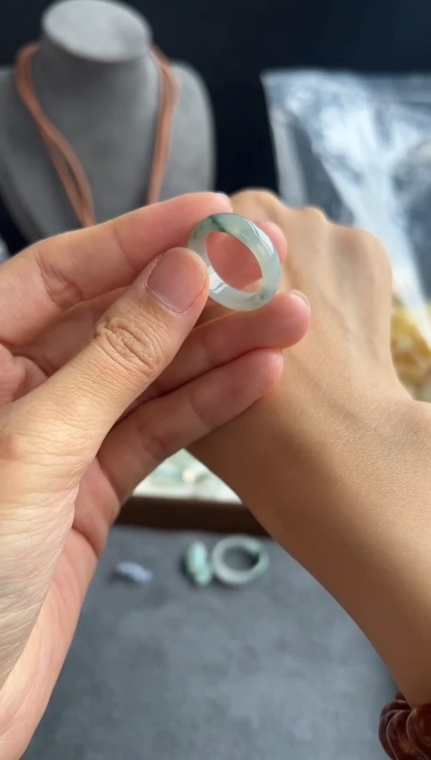 翡翠未镶嵌颈饰506买断