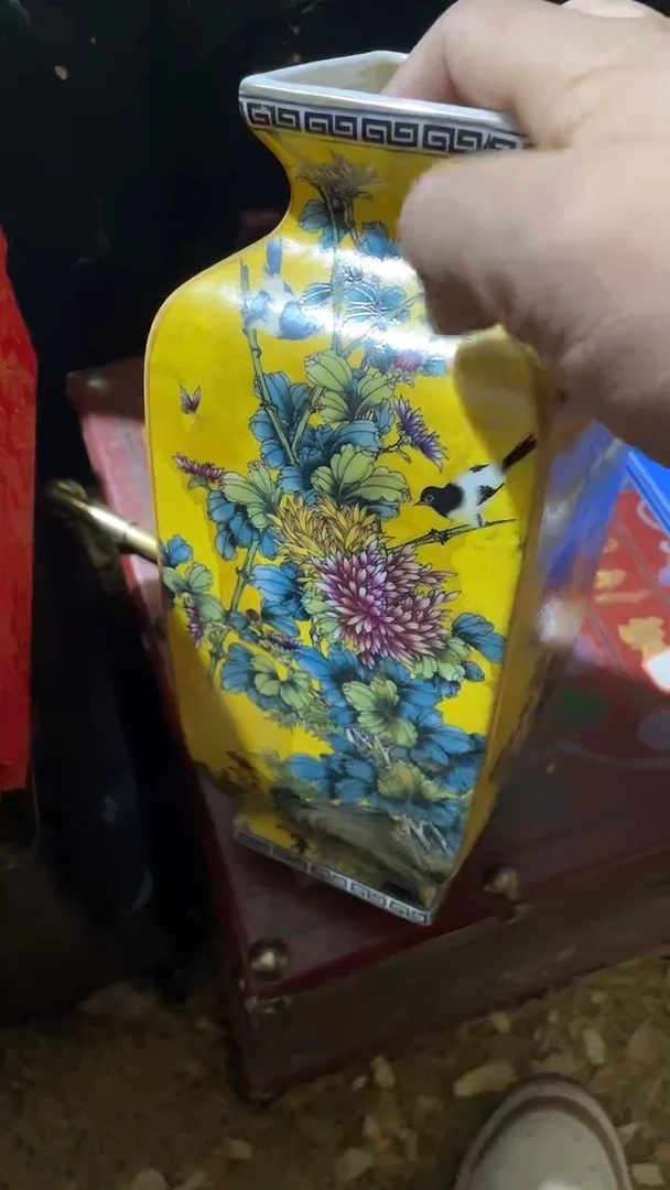 玉米福满专属链接   方喜鹊瓶