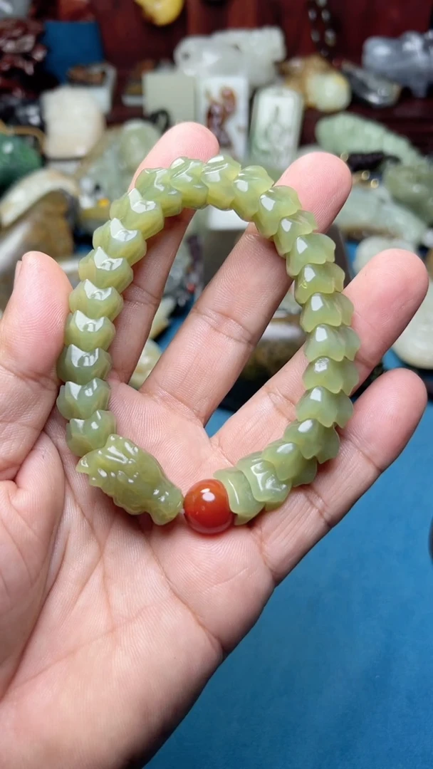 和田玉未镶嵌把件-