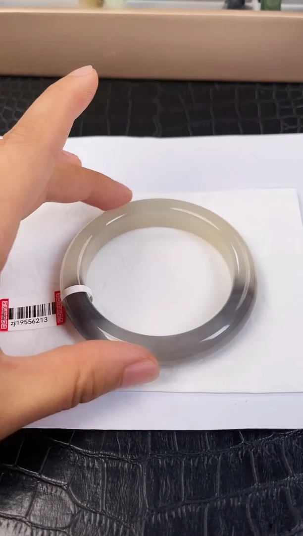 和田玉手镯未镶嵌58圈口6213