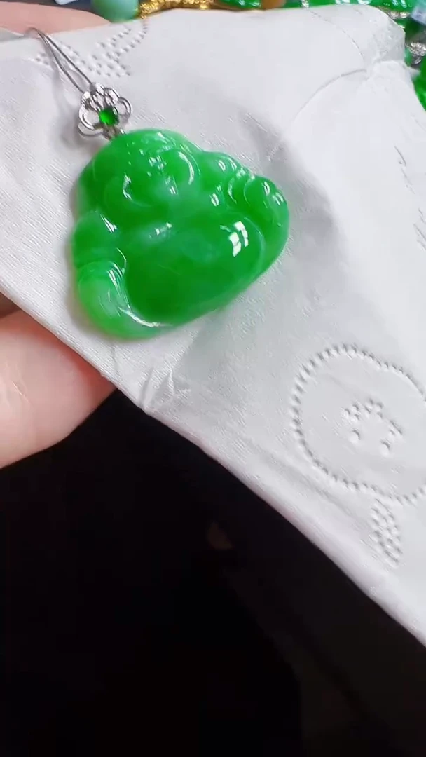 颈饰18K金镶嵌翡翠紫**然佛