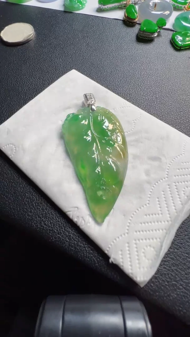 吊坠(不含链)18K金镶嵌翡翠23800