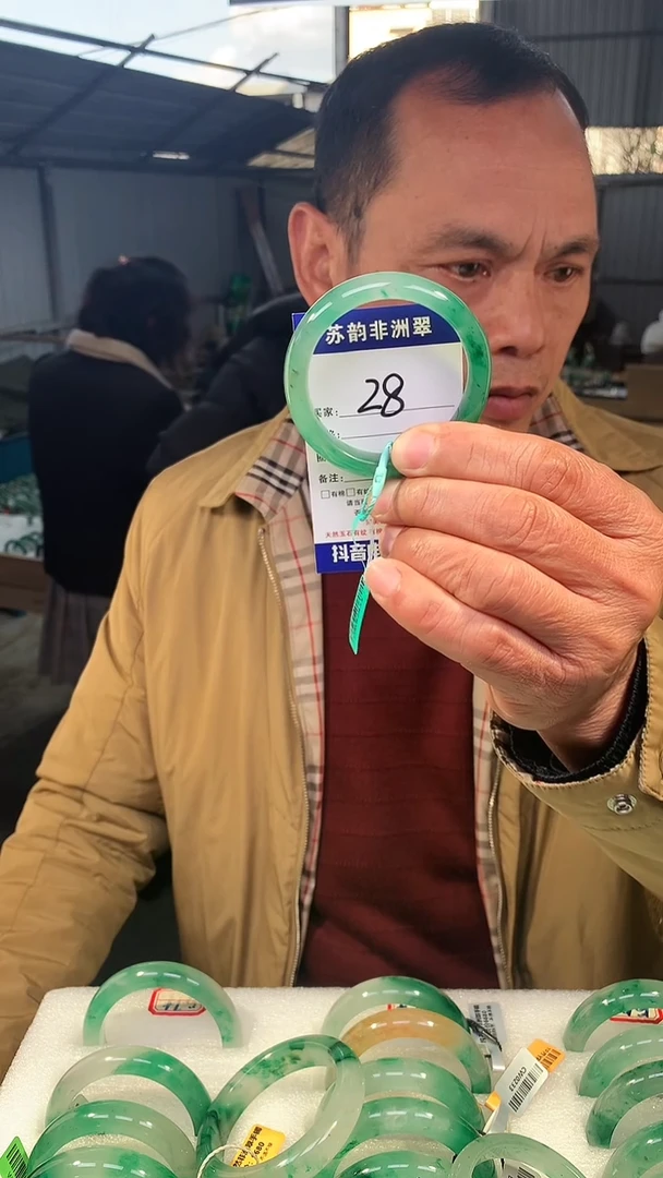 未镶嵌手镯石英质玉（非洲翠）51-52mm 非洲翠手镯