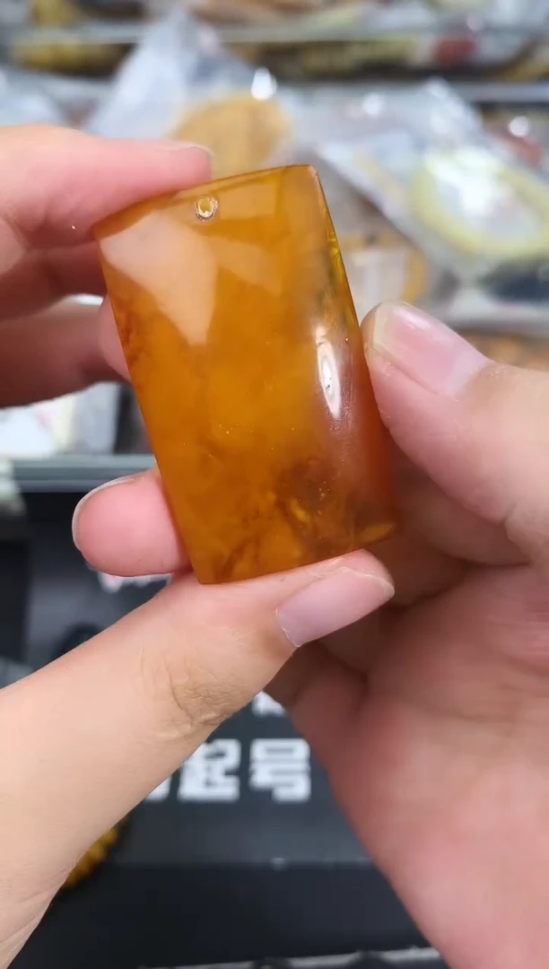 蜜蜡未镶嵌珠宝奇石105