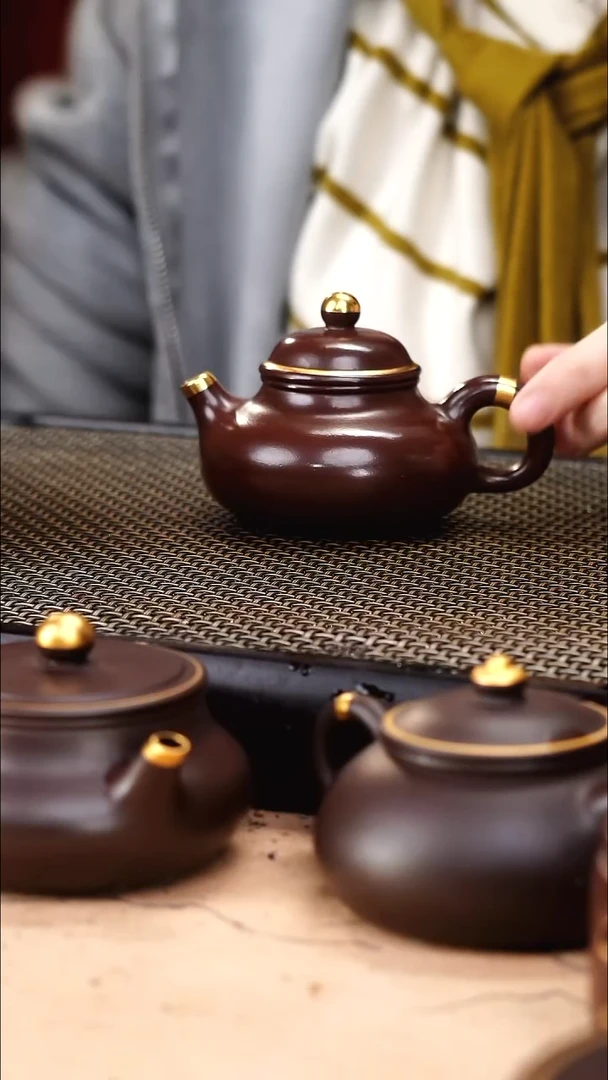 茶壶紫砂四号井茄皮紫泥描金薄胎容天130cc