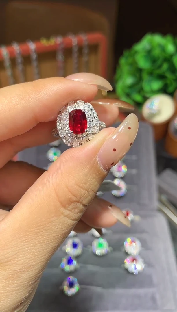 18K金镶嵌戒指红宝石2.01ct