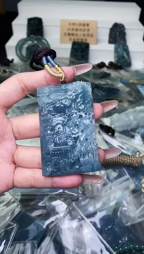 颈饰未镶嵌翡翠