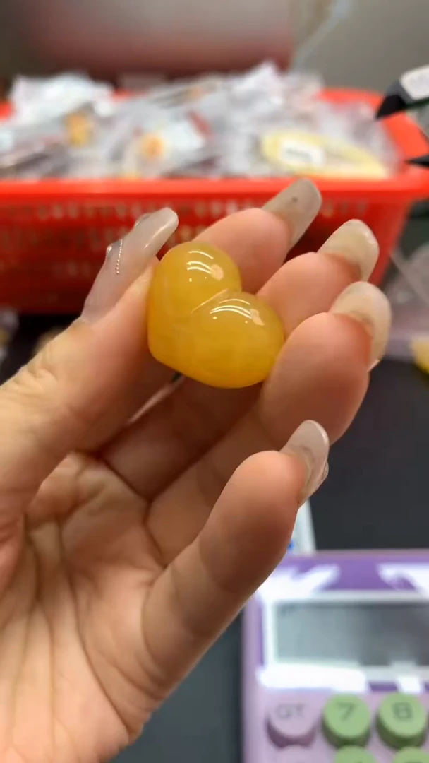 未镶嵌琥珀珠宝奇石343