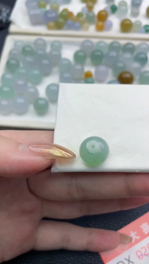 未镶嵌定制翡翠蜀**燕珠子