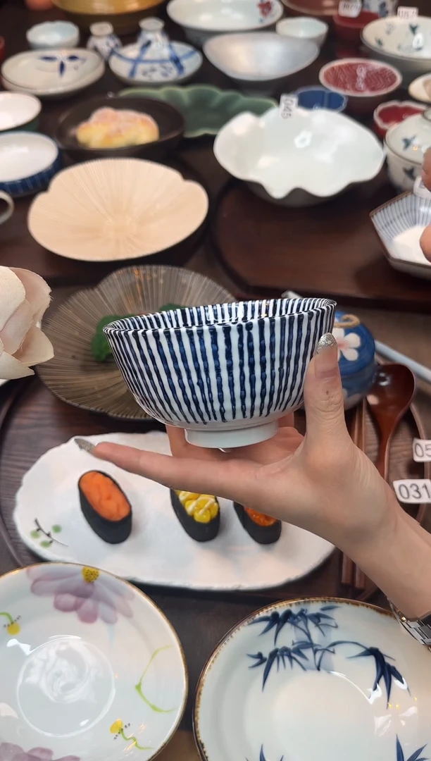 瓷手工手绘蓝线条米饭碗