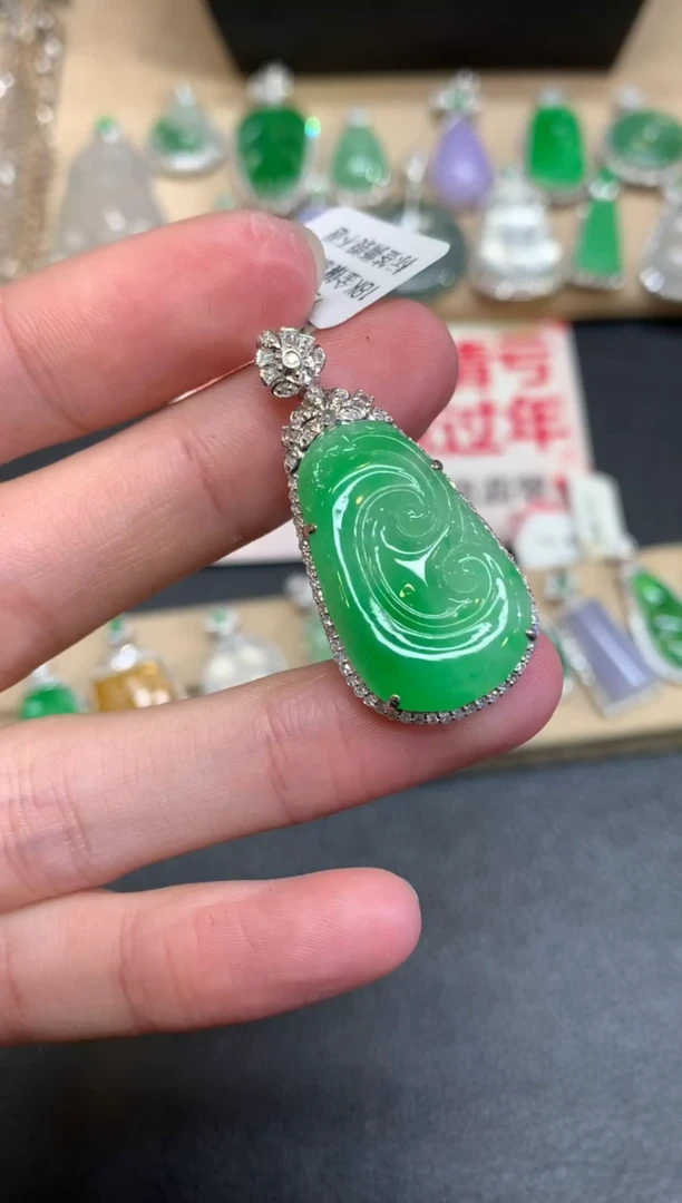 【闪购商品】翡翠颈饰18K金镶嵌如意【无服务费】