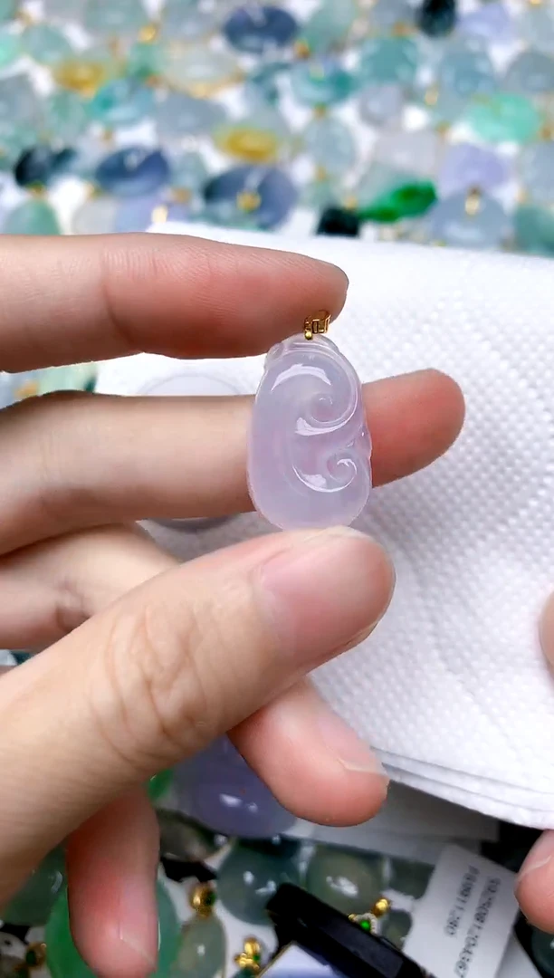 颈饰18K金镶嵌翡翠天然A货翡翠