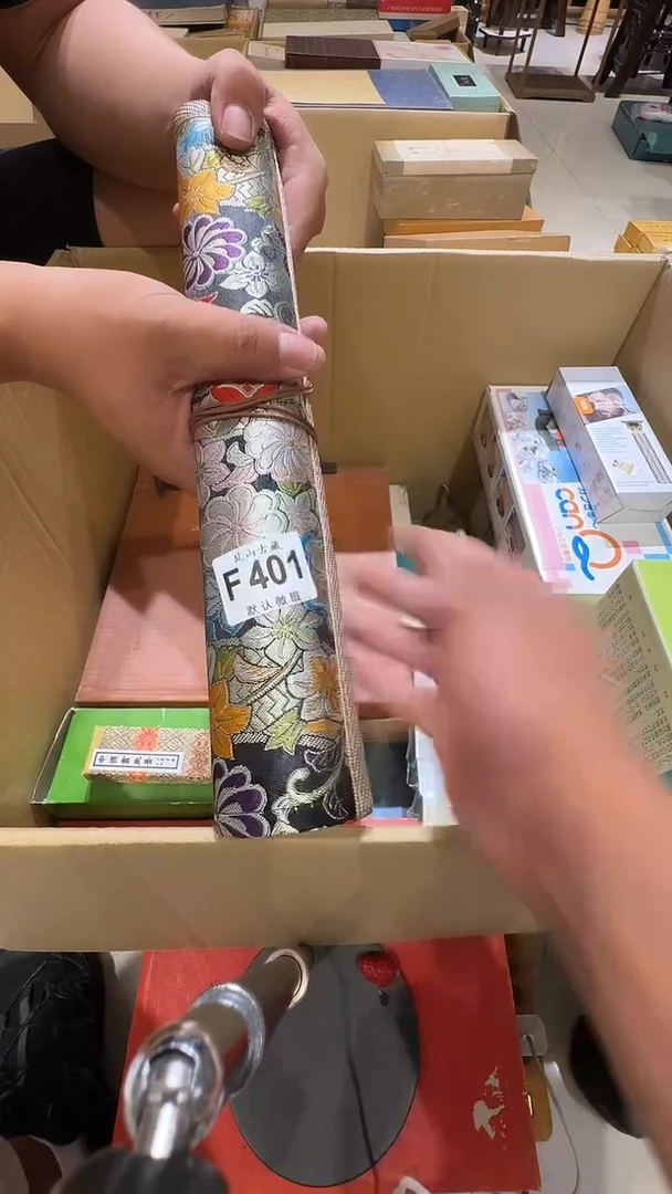 富*的乱山古美術瓷片F401