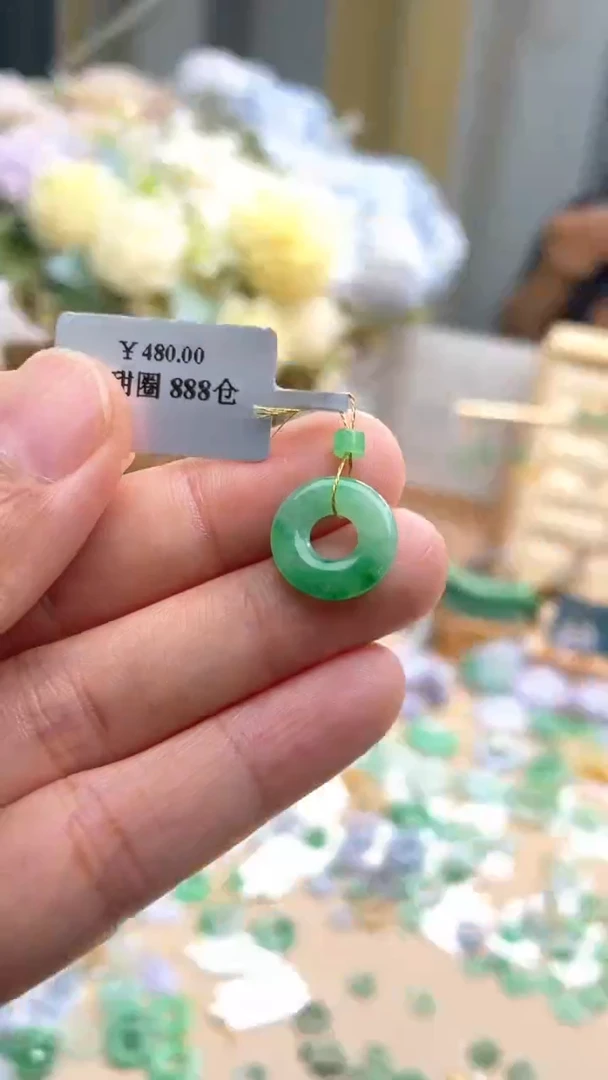 翡翠未镶嵌颈饰甜甜圈