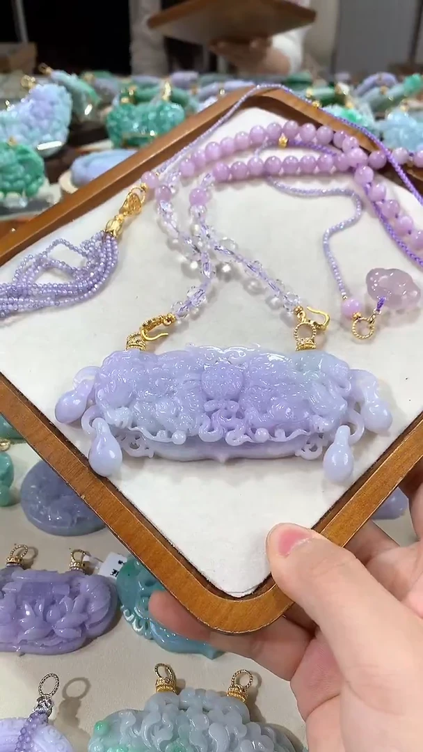 颈饰未镶嵌翡翠吊坠