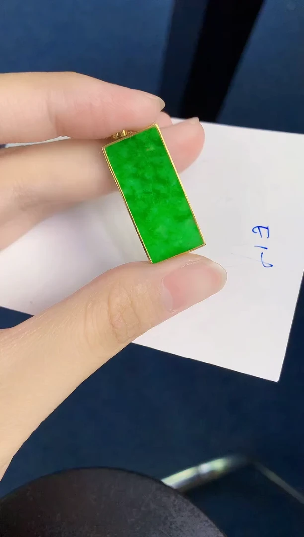翡翠18K金镶嵌颈饰天然翡翠緬甸A貨