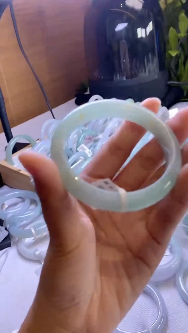 未镶嵌手镯翡翠S****s正圈60圈口，4039