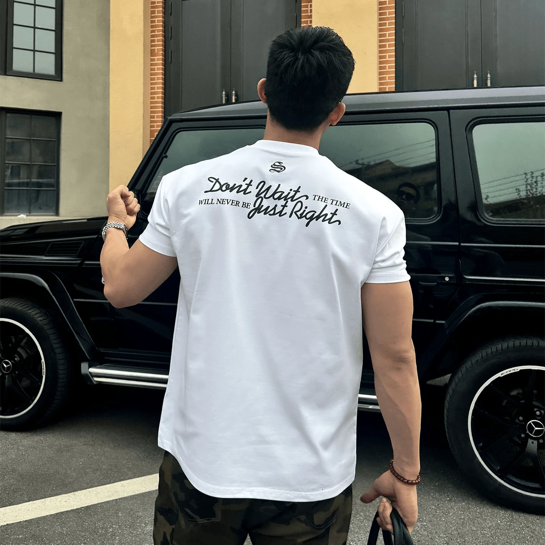 2025潮流帅气恤背后印花标语基础短袖美式休闲收袖口T恤夏季圆领