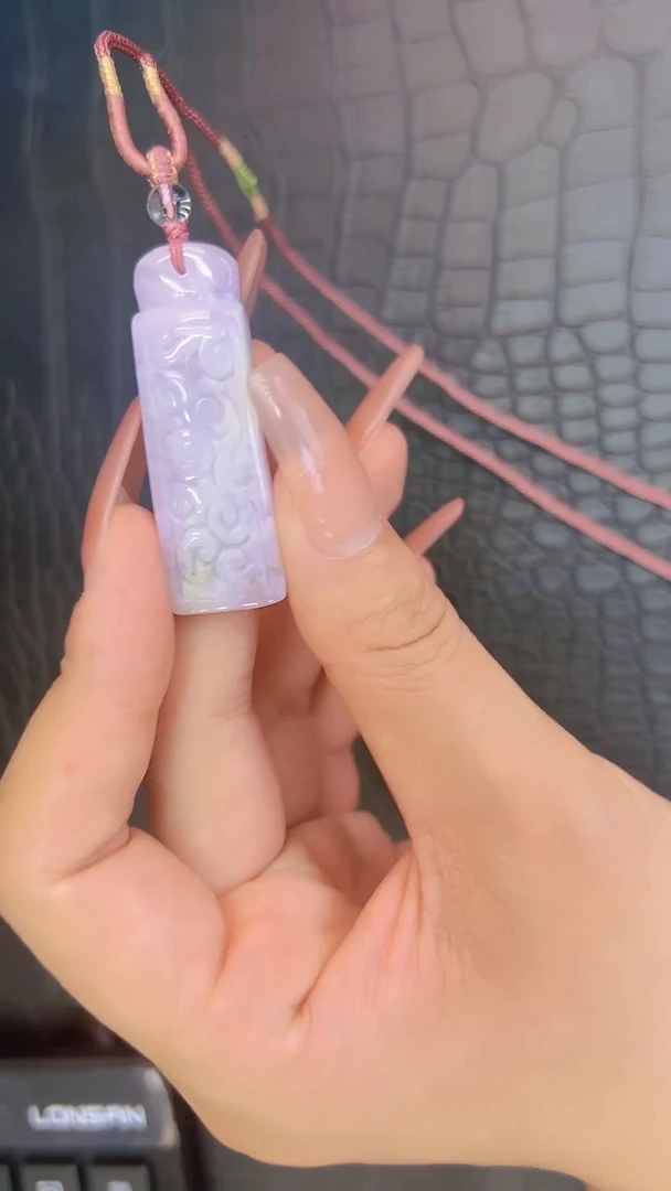 翡翠未镶嵌颈饰翡翠圆柱吊坠