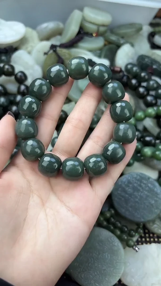 颈饰未镶嵌和田玉1