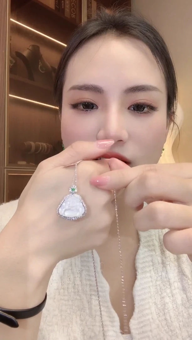 【闪购商品】翡翠吊坠(不含链)18K金镶嵌C23