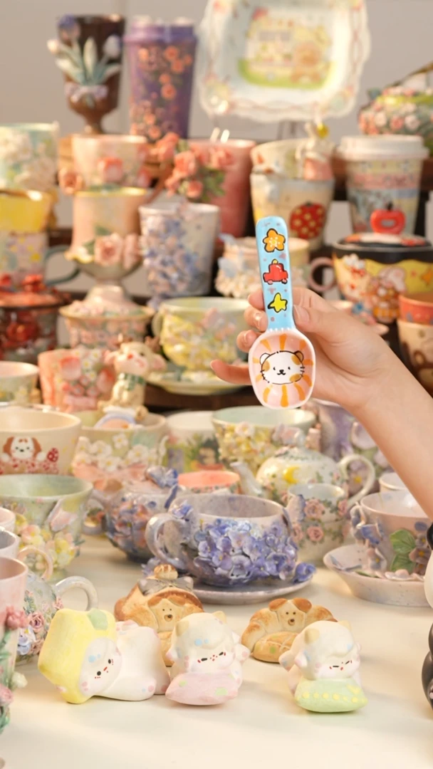 摆件陶景德镇釉下彩手绘设计师款陶瓷