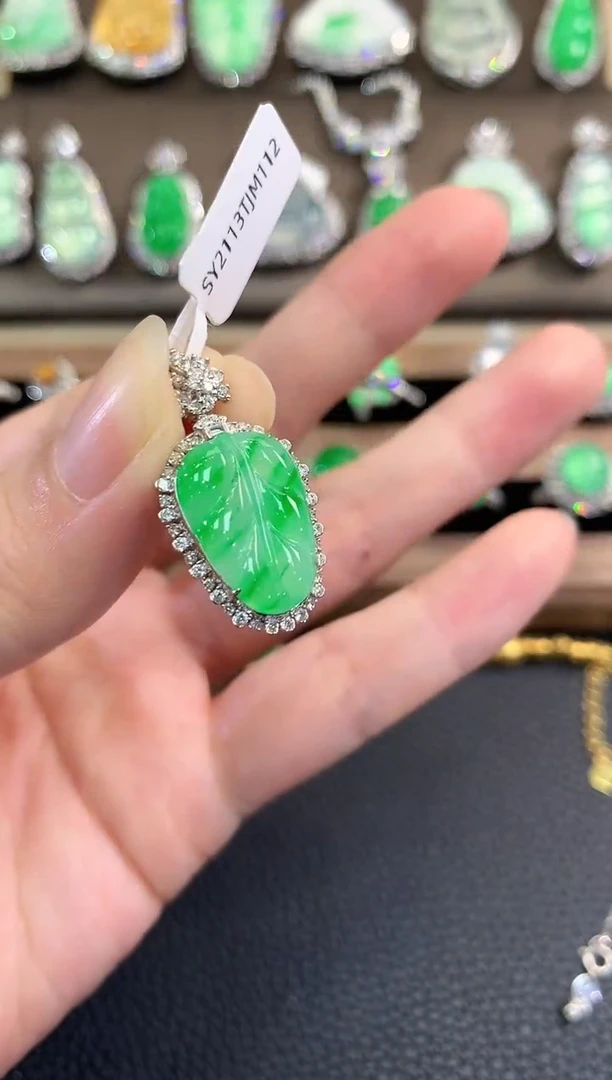 翡翠18K金镶嵌吊坠(不含链)春日珠宝 C33