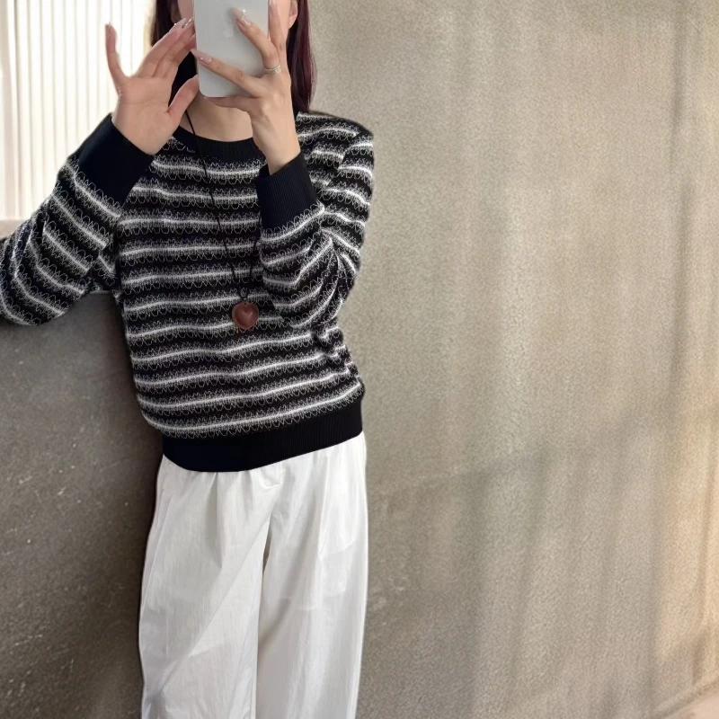 秋冬女士条纹设计感针织毛衣网红时尚百搭休闲宽松慵懒风圆领长袖