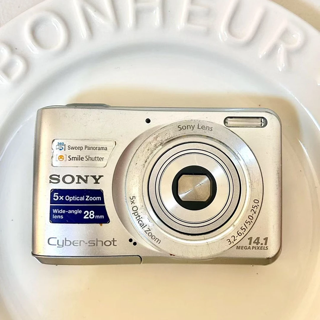 9新 Sony/索尼 S5000 银色 1410w成都5倍光变 自备两节五号电池