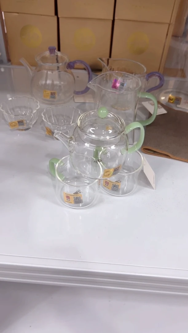 禾器言卿壶青玉色  送福容佰享杯青玉两只