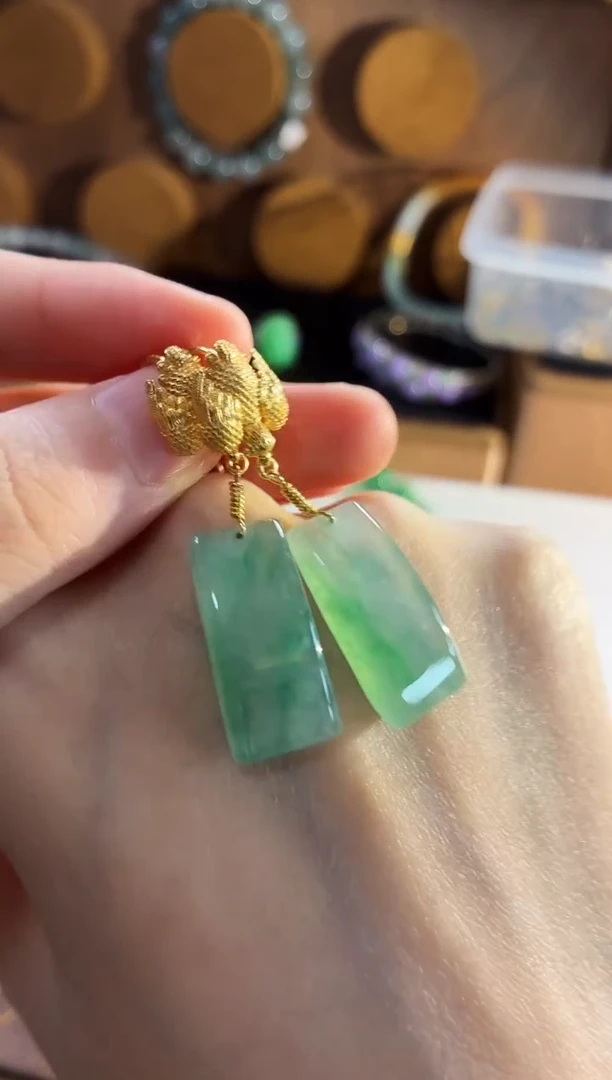 18K金镶嵌翡翠耳饰耳饰