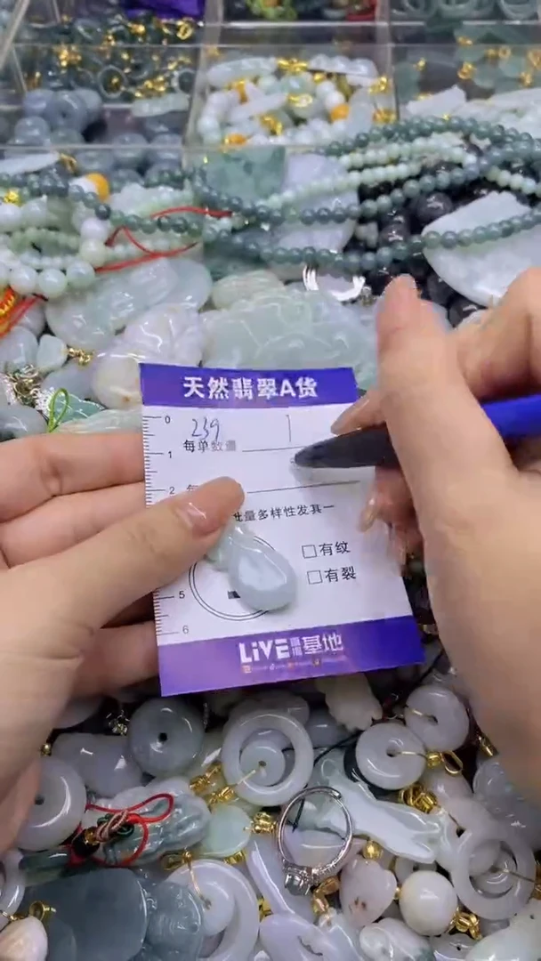 翡翠未镶嵌颈饰天然翡翠A货吊坠批量多样性发其一