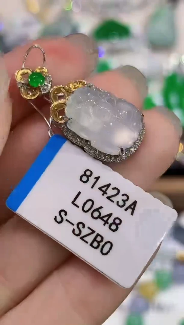 吊坠(不含链)18K金镶嵌翡翠?****࿐L0648多样性发其一